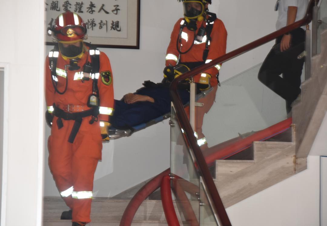 特巡警大队开展消防应急处置演练,灭火救援消防员巡查演练