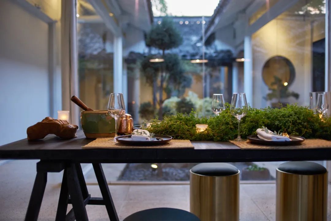 今天，中秋邂逅国庆！拱墅一身“红妆”一城月色，映照万千团圆至味！