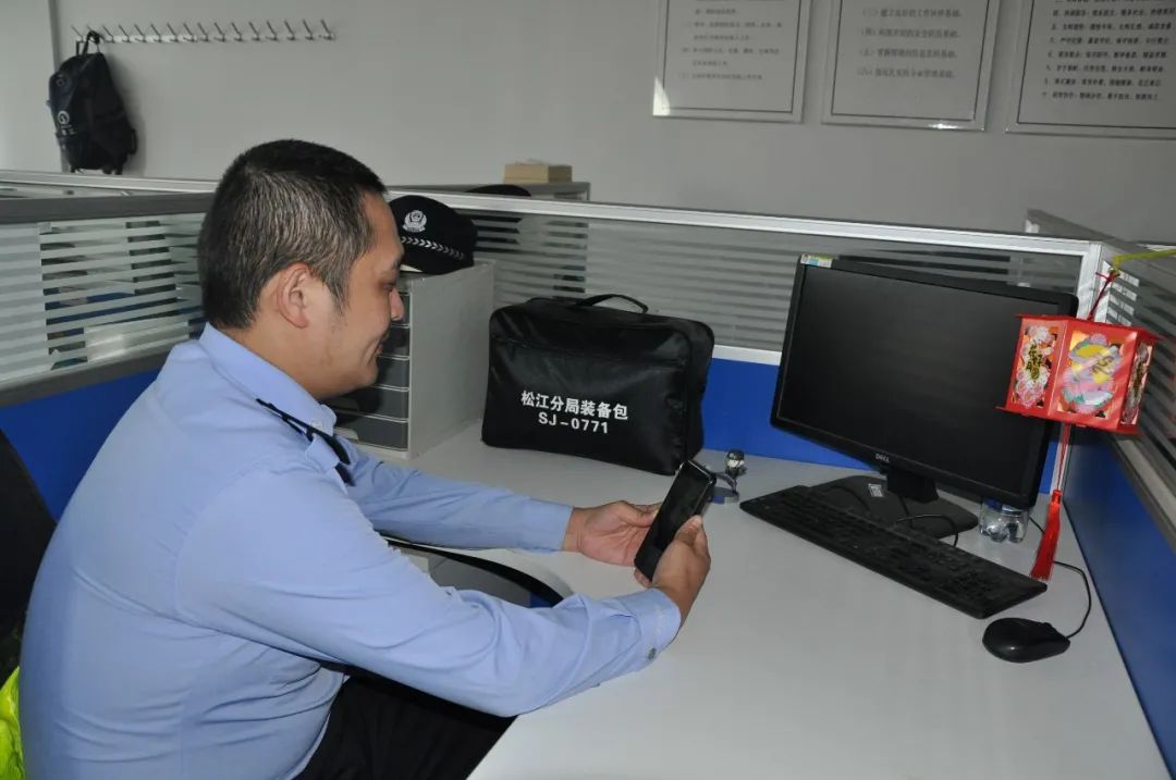 国庆我在岗向国庆献礼,中秋国庆双节我在岗文案