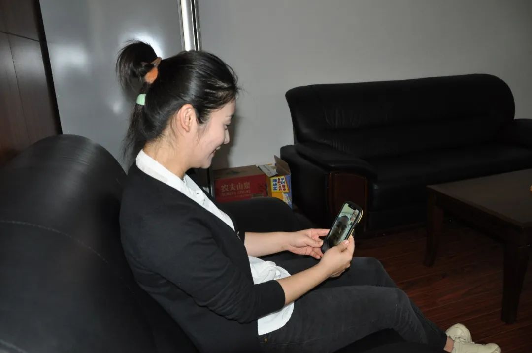 国庆我在岗向国庆献礼,中秋国庆双节我在岗文案