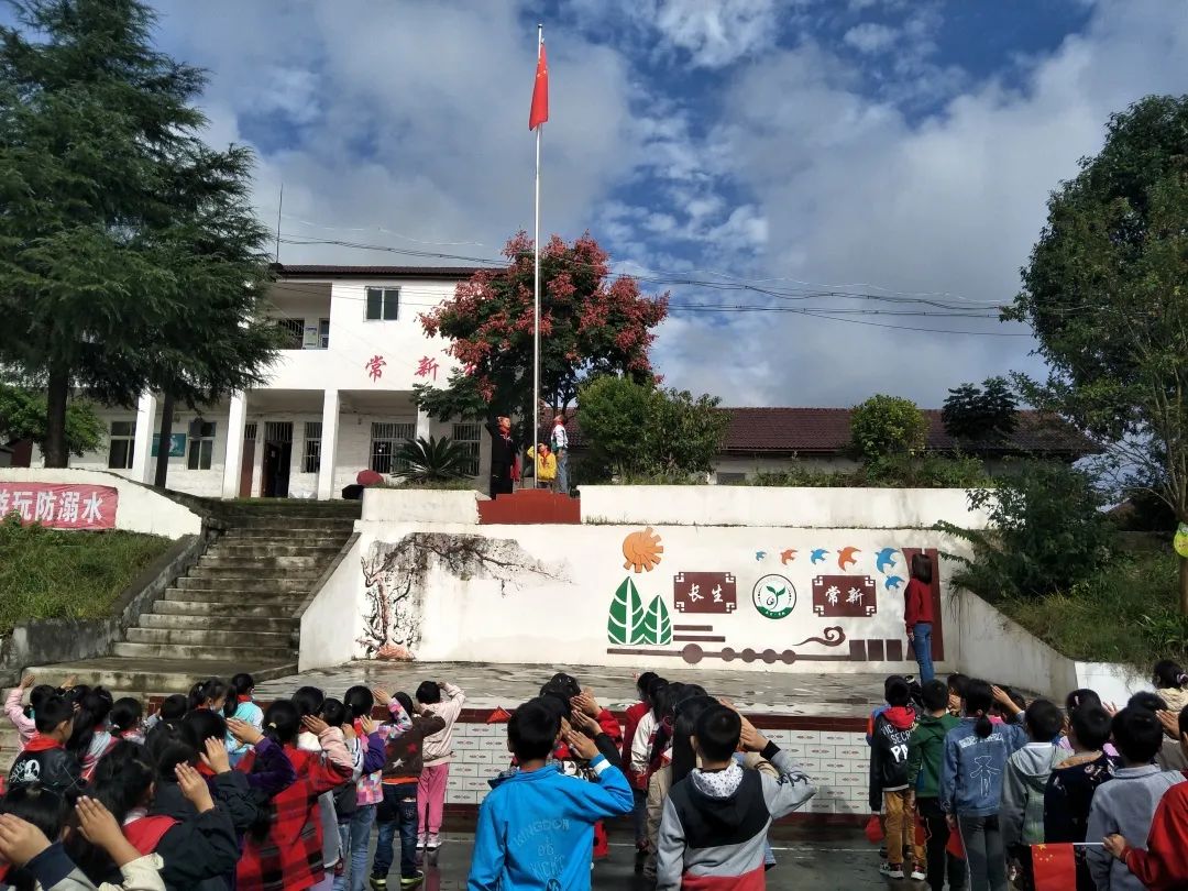 请跟我一起向祖国表白,深情的向祖国表白