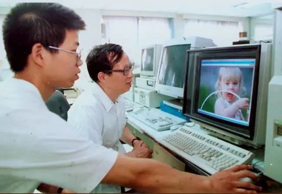 王选为啥离开北大方正,王选1998年10月在北大的演讲视频