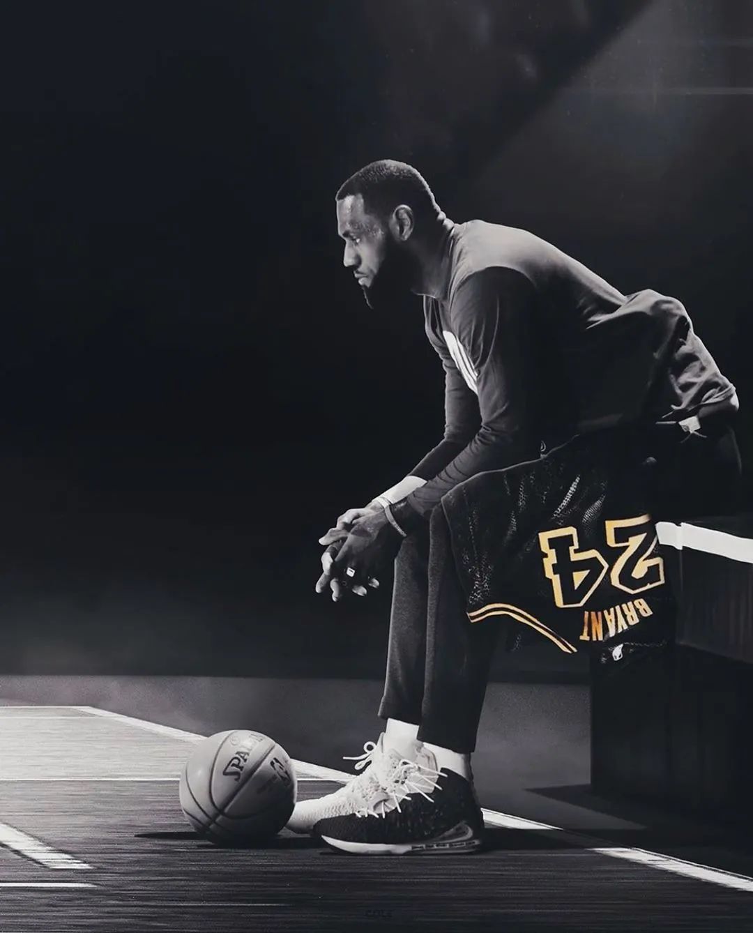 “湖人冲冲日”被割韭菜！4千买湖人Dunk半月暴跌1500！最惨的是...