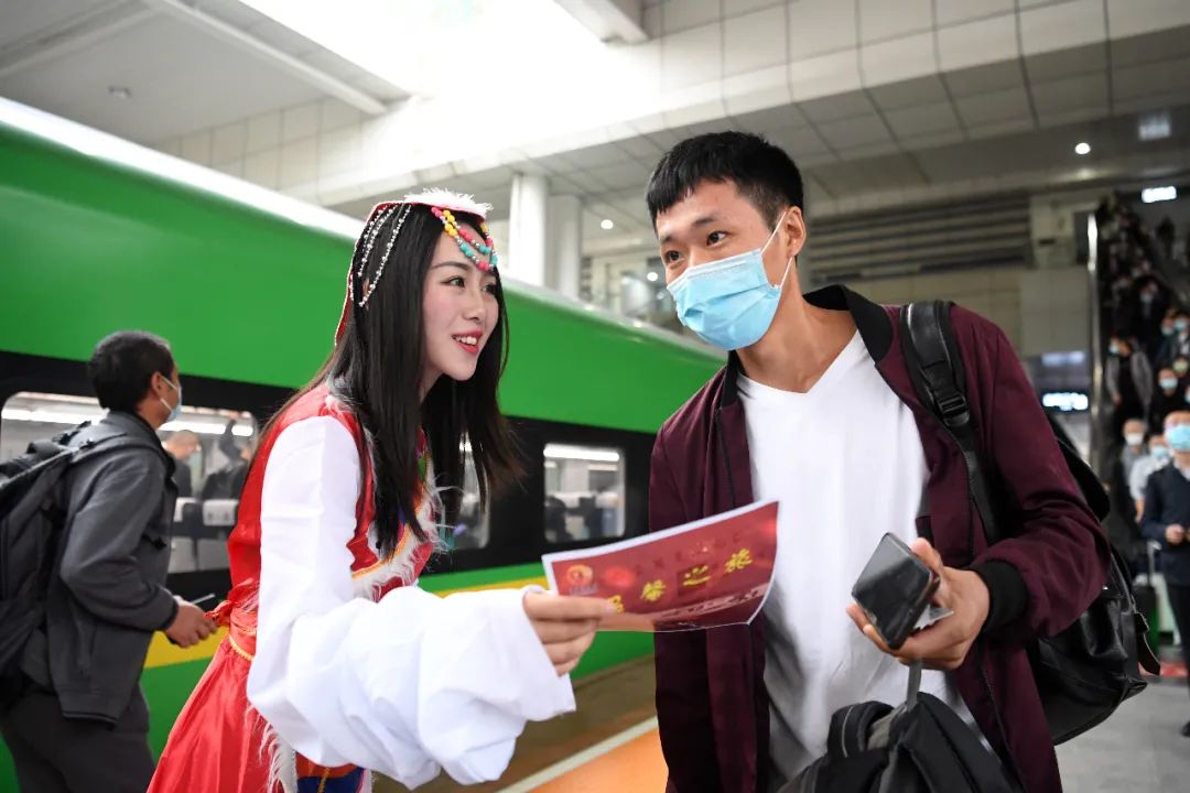 成都到西宁绿巨人,成都到西宁绿巨人动车