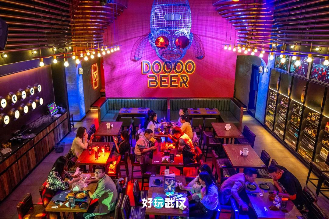 在光谷，我花了10个小时，喝了全世界的啤酒