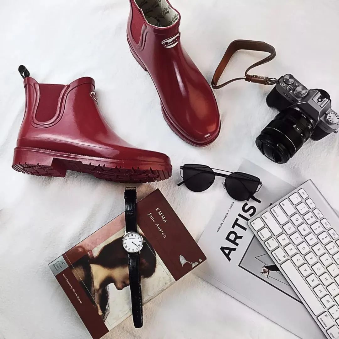 同样的预算买二手车还是新车,爆款靴子和小众靴哪个好