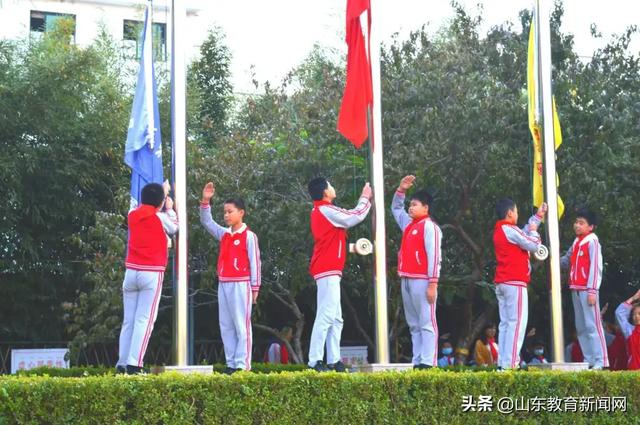 高举团旗跟党走黑板报,高举团旗跟党走主题板报