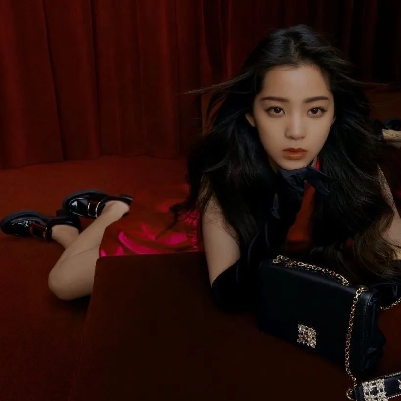 买了很多鞋子,买了那么多鞋子穿不过来