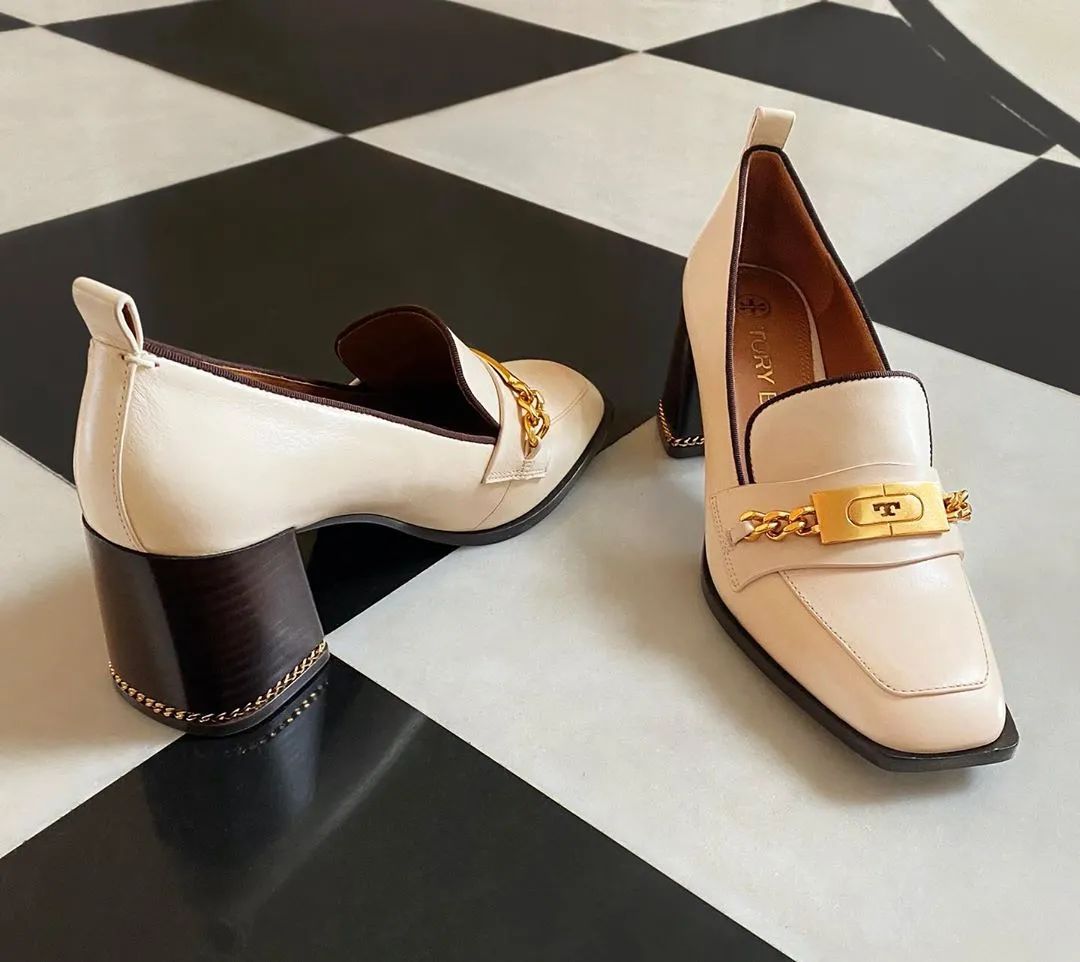 买了很多鞋子,买了那么多鞋子穿不过来