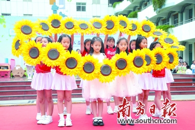 老师们的笑脸是幼儿园最美的风景,最美的风景是孩子灿烂的笑脸