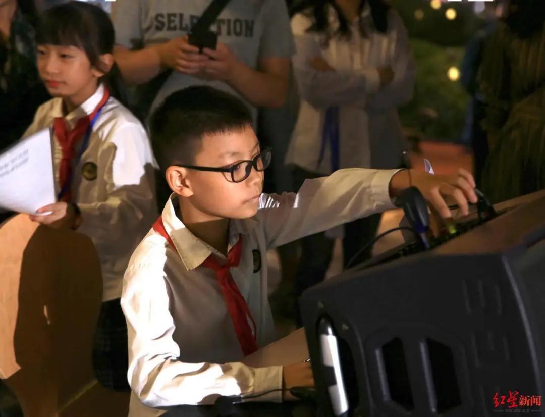 又暖又酷！为了远方的他们，成都娃自办公益音乐会