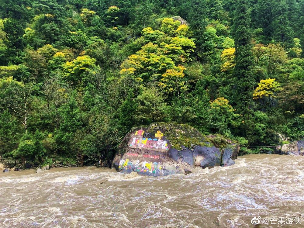 “云上高速”来了！成都5.5小时飙拢青海，沿线一大波“神仙”景点，每站都是大美风光片