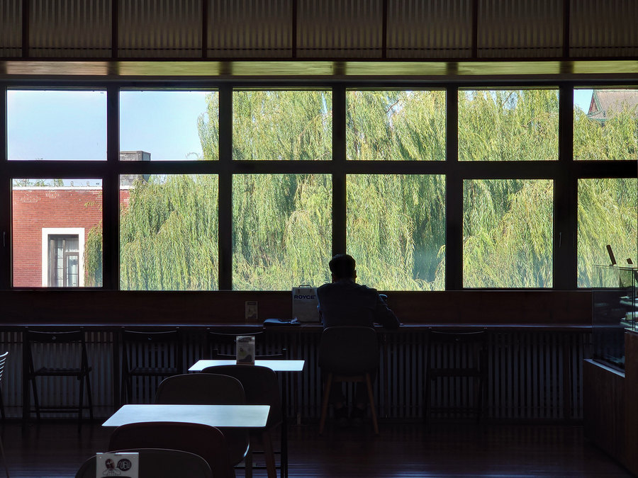 索尼xperia1iii对比苹果13promax,外观与索尼xperia1iv相似的手机