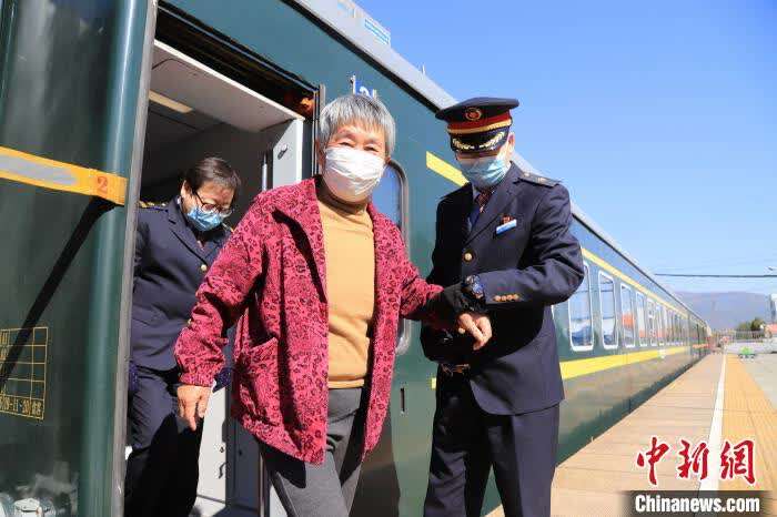 大山公交车时间表,大山里行驶的火车