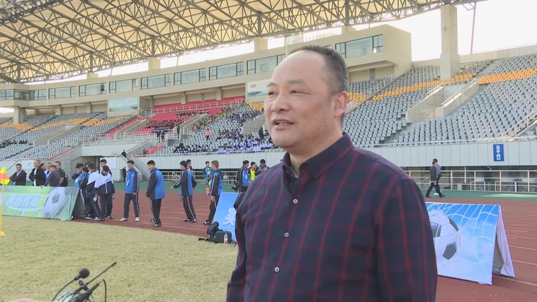 来看看足坛的帅哥,来看看足球的帅哥们