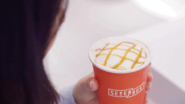 sevenbus冰淇淋奶茶9.9,sevenbus岩烧芝士奶茶