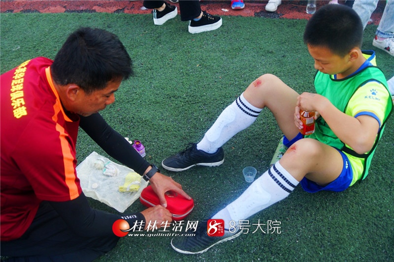 大梦想小学足球比赛,小足球大梦想学校足球比赛