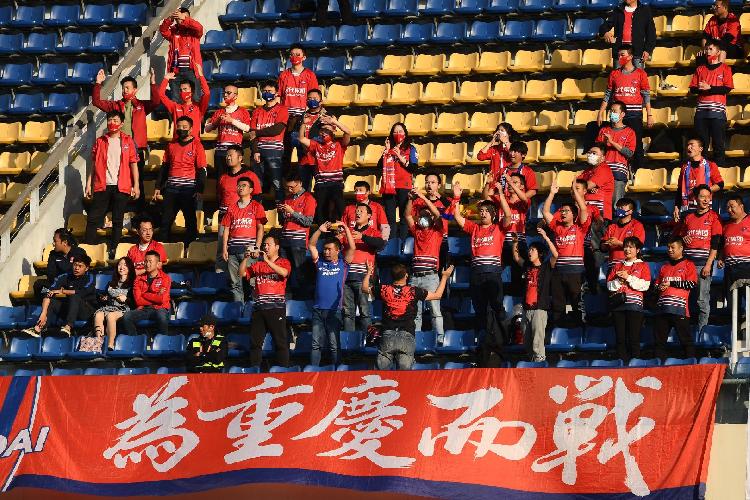 只身往返苏州15次，重庆当代年度最铁杆“远征军球迷”是个安徽人