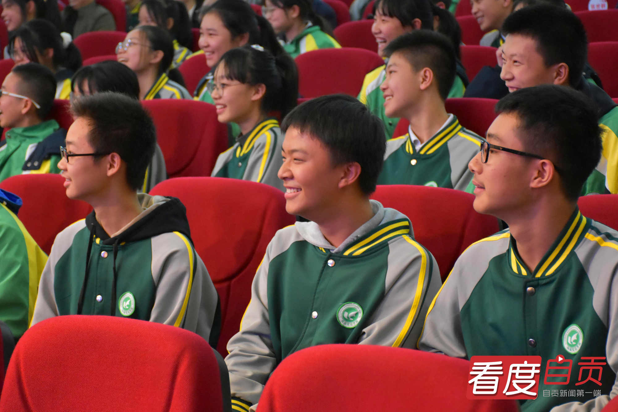 关于早恋利大于弊的辩词,如何给孩子讲早恋的后果和危害