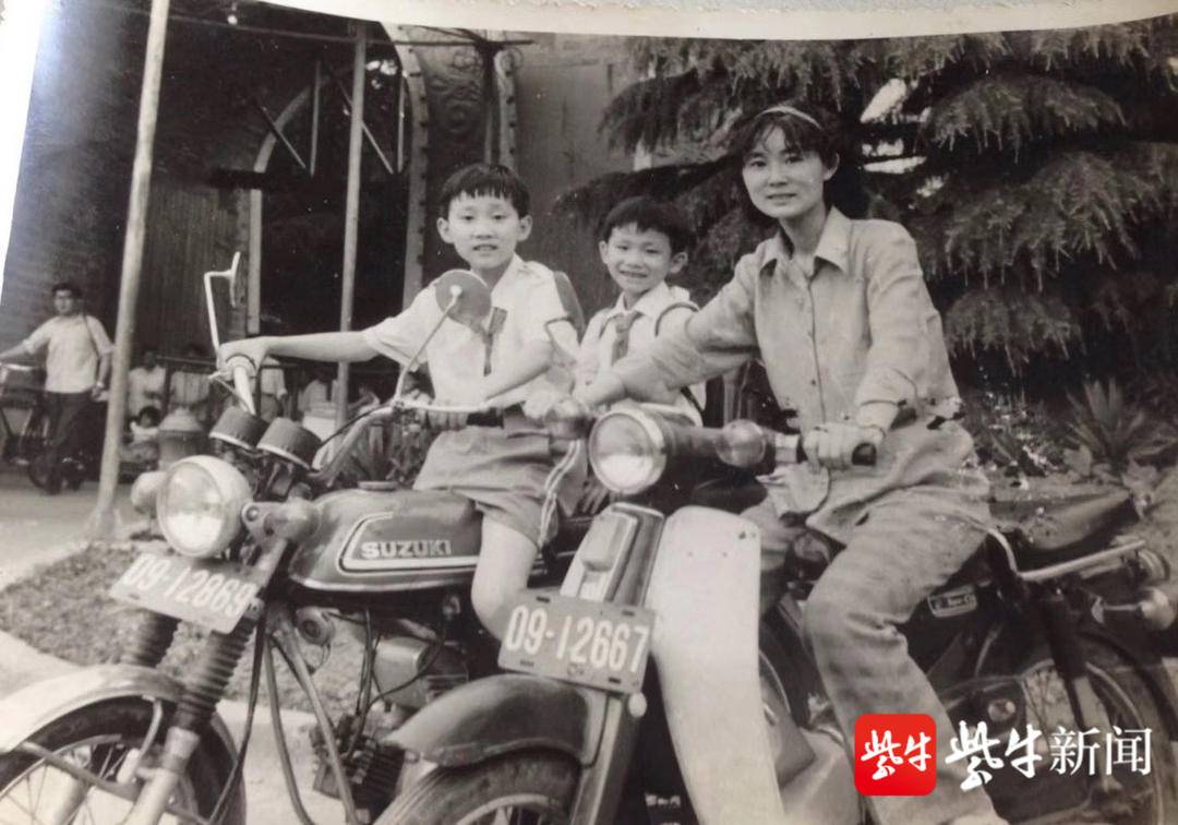 女儿20岁生日父亲送劳斯莱斯,女儿生日老爸送车