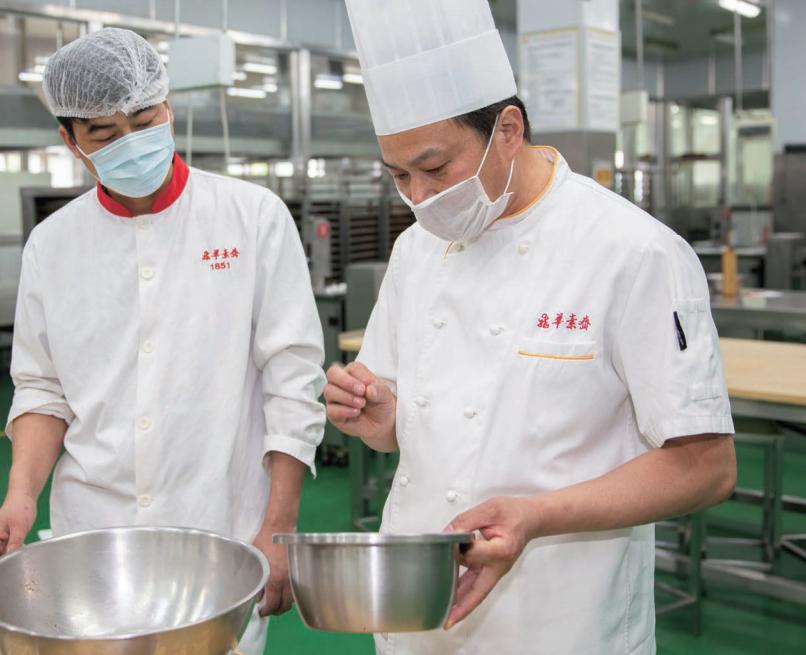 这些受表彰的集体和个人你认识吗,上海有谁受到表彰了