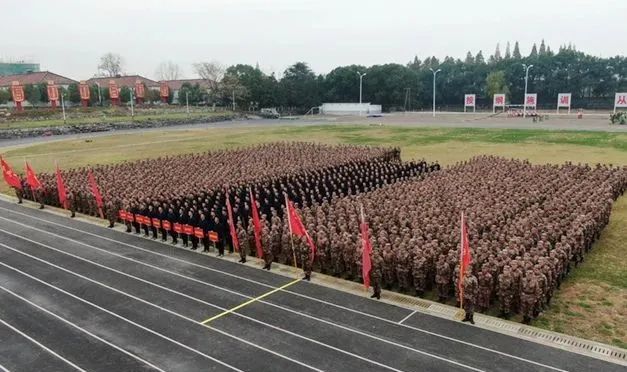 寒风中的他们完整版,寒风中他们一直在坚守