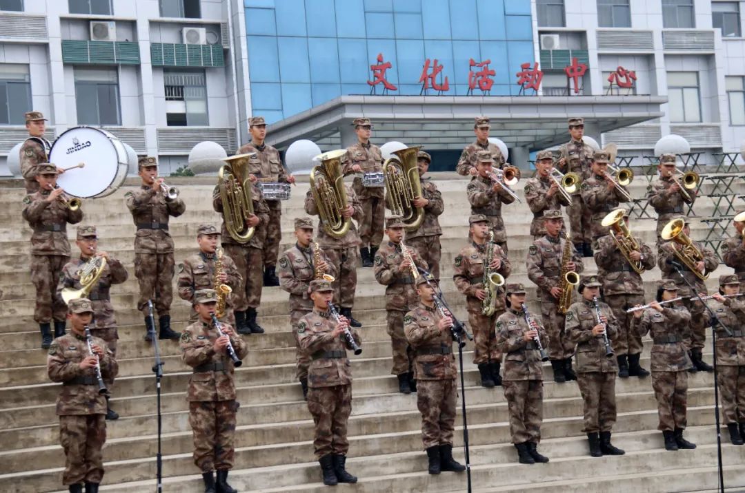 寒风中的他们完整版,寒风中他们一直在坚守