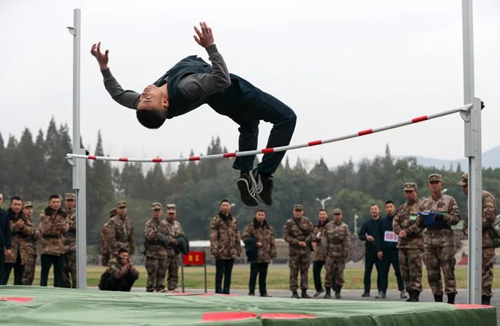 寒风中的他们完整版,寒风中他们一直在坚守