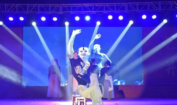 株洲市十八中学艺术节圆满成功,株洲八中文艺表演