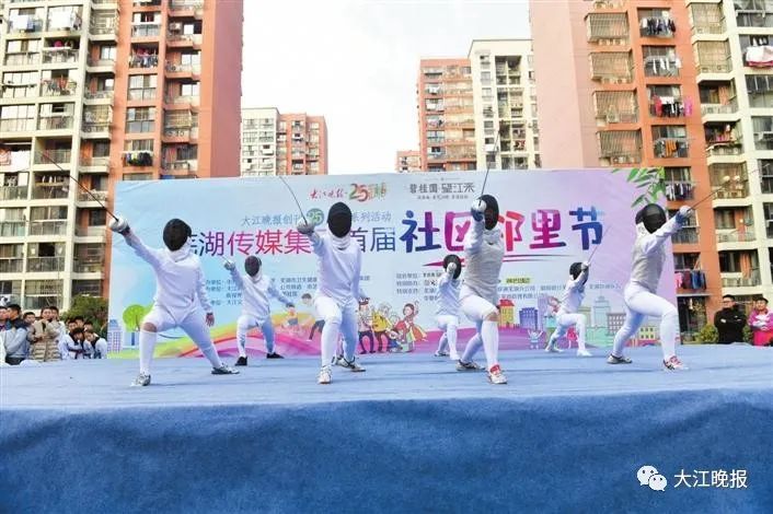 昨天晚上这里太热闹了,今天这里真热闹