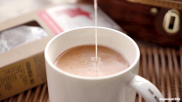 LOOK | 在英国火了大半年的「猪」，喝到了