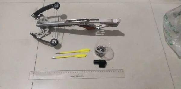 男子网购弓弩欲上山打鸟,结果……