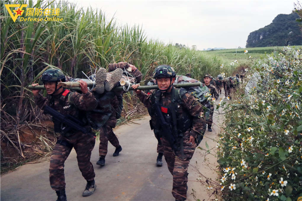 官兵魔鬼训练周,战友们体能训练