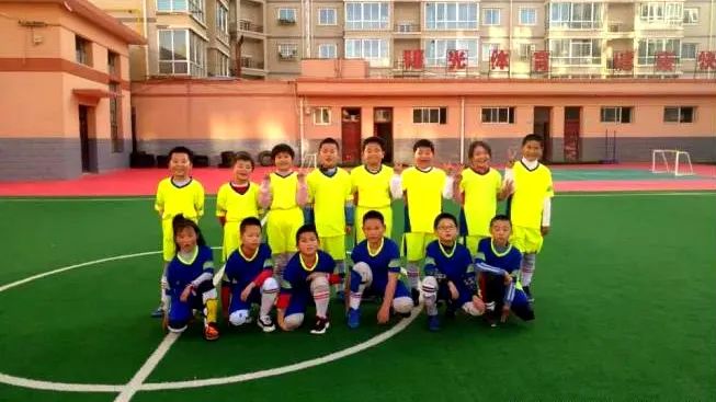 临洮县实验三小校园足球比赛,实验二小踢足球比赛直播