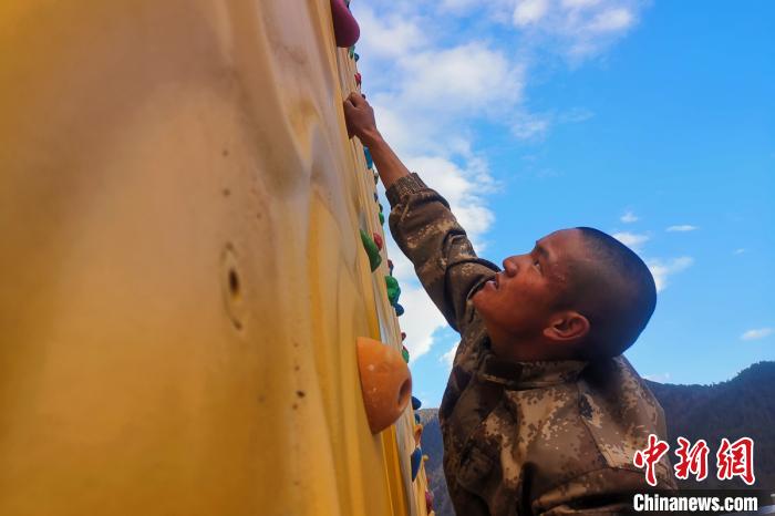 从“雪狼”到“战狼”一名珠峰高程测量向导的士兵突击