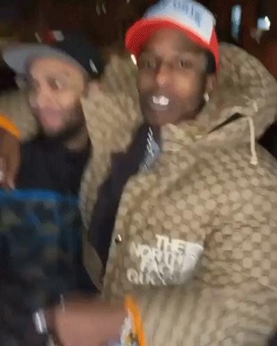 为什么现在满大街都是北面羽绒服,为啥满大街都是北面