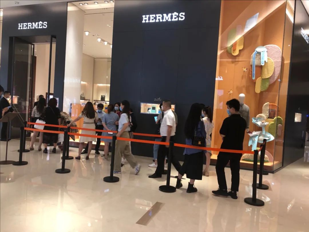 又涨价?有消费者认为买奢侈品也相当于做投资,香港封关澳门成新战场