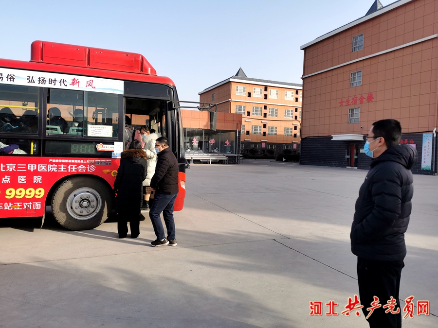 护送学生安全出行,护送小学生平安返校