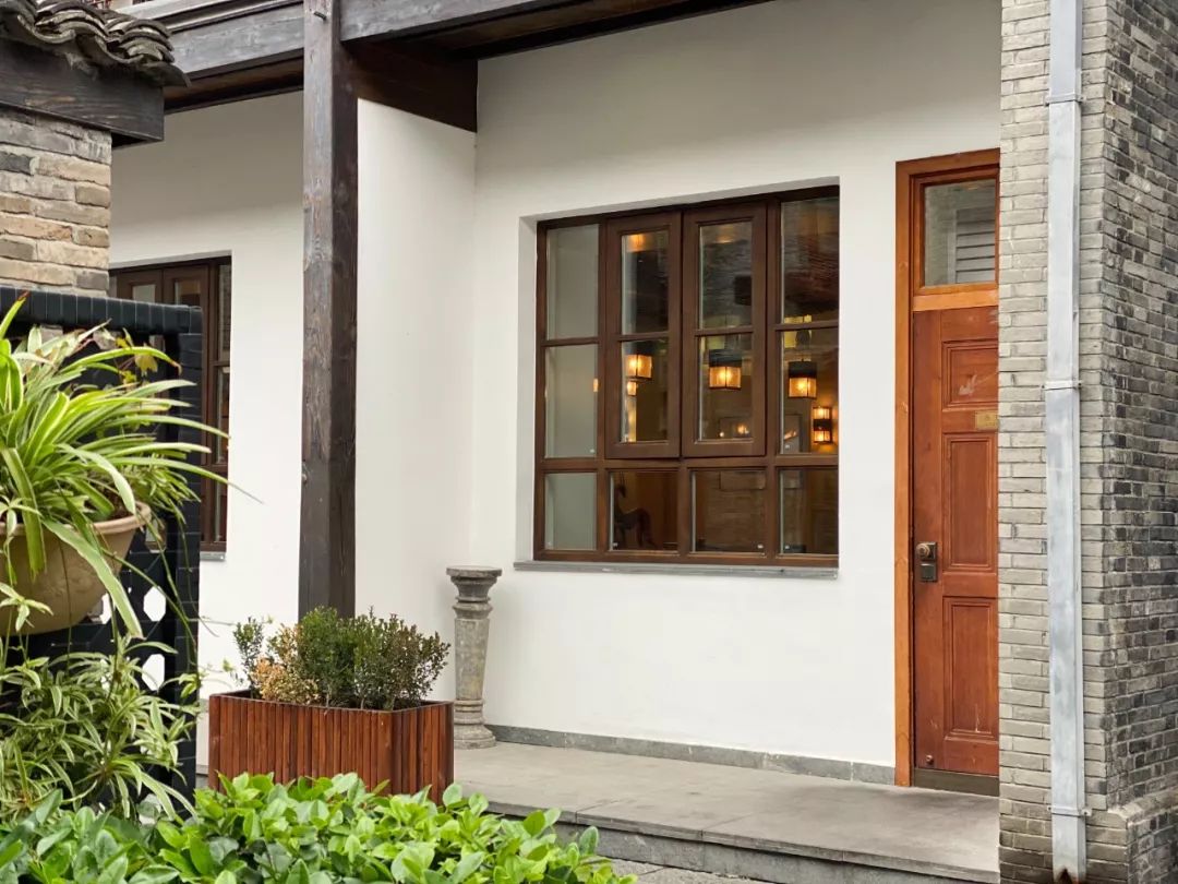 杭州湖边邨酒店怎么订便宜,西湖边住宿酒店哪个好