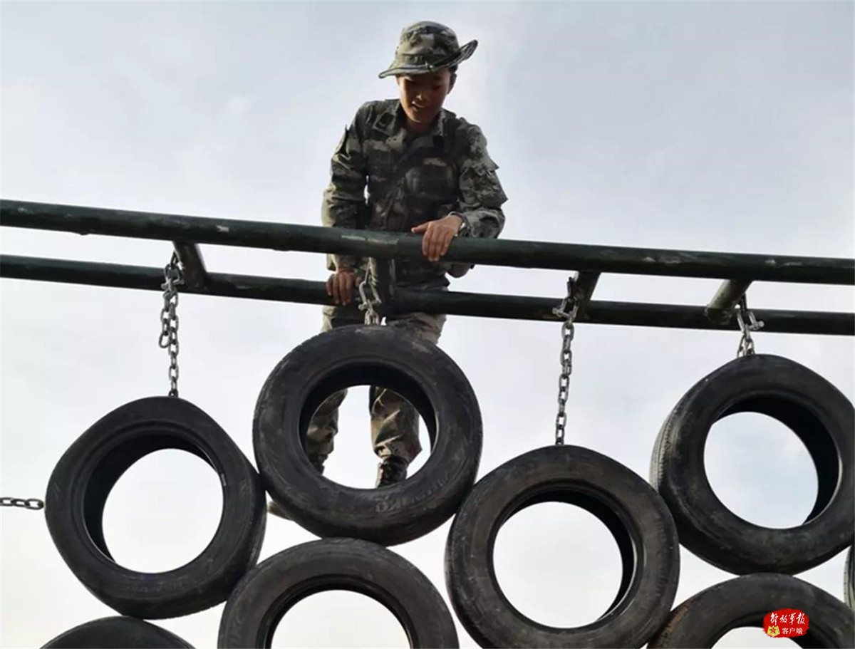 还记得那个一鸣惊人的“女枪王”吗？她立了二等功