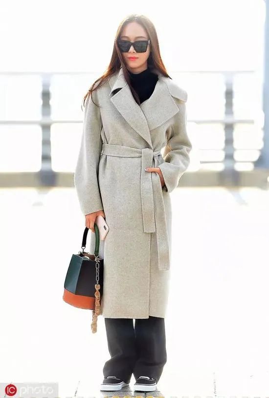 双面羊绒大衣为啥很贵,穿上羊绒大衣一定很好看