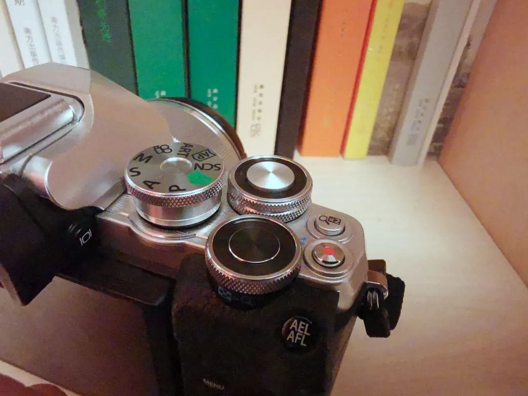 外形骚气还能干活的微单相机奥林巴斯E-M10MarkIV