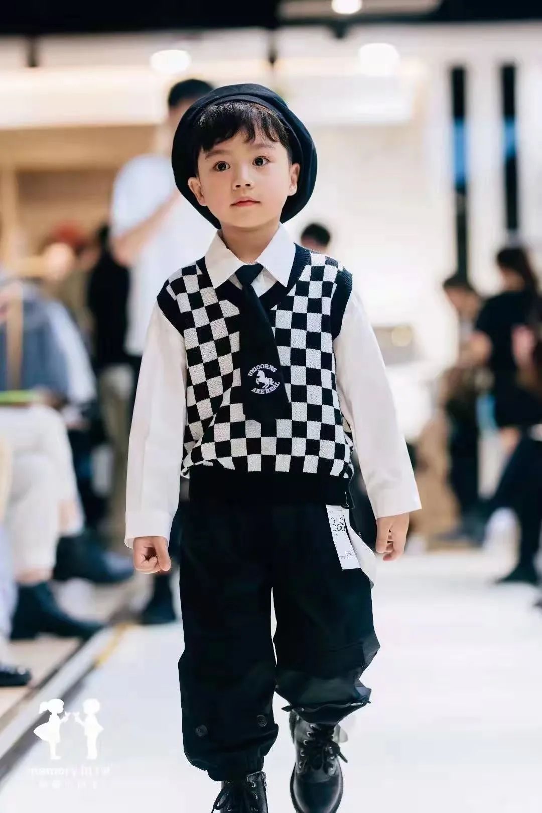 年前这里很实惠，全场折扣3折起，黄金克减80元，更有超值500团600，奶茶买一送一