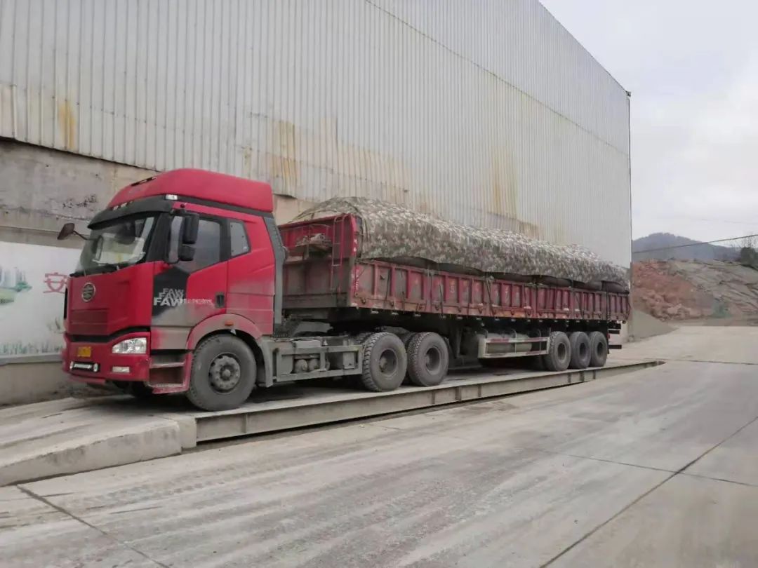 车牌照灯闪烁交警会处罚吗,车牌安装led灯条违章吗