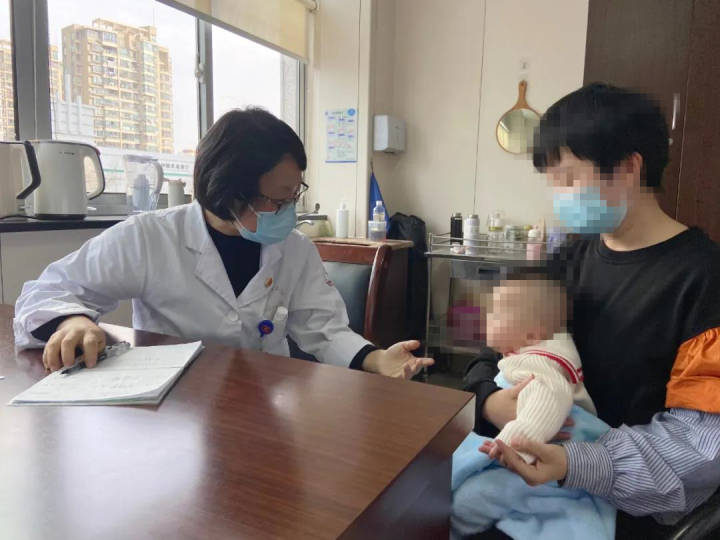 宝宝歪头症和斜颈治疗按摩方法,宝宝歪头睡觉斜颈