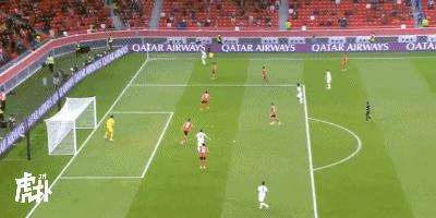 拜仁大胜巴萨莱万,莱万破门拜仁客场1-0领先