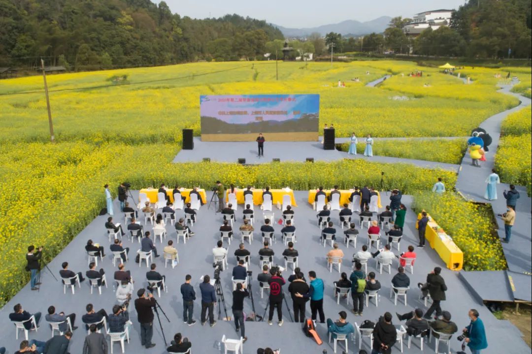 勇立潮头续写华章,勇立潮头继往开来