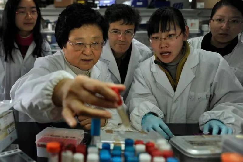 她，曾经的乳腺癌患者！更是探索生命奥秘的“铿锵玫瑰”