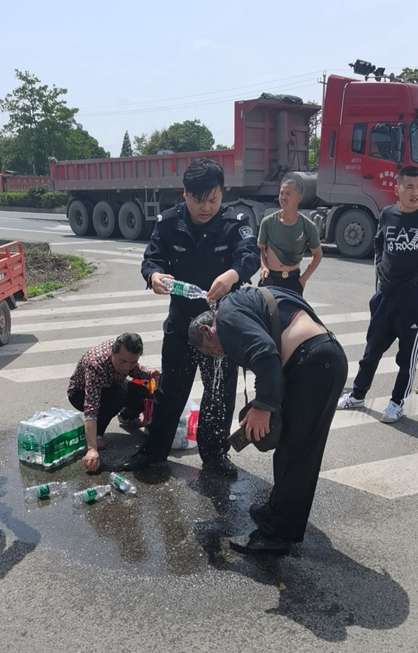 广汉公安金轮派出所为民服务暖人心