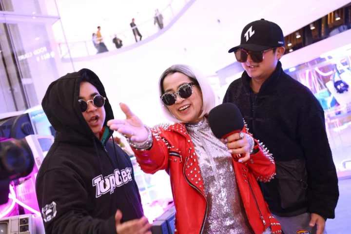 白天卖臭豆腐，晚上酒吧打碟，网红DJ奶奶的店开到了杭州，就在工联CC